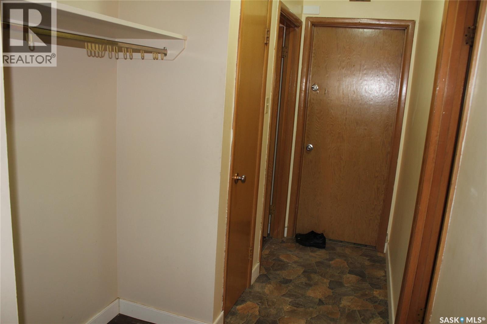 459 6Th Avenue Nw, Swift Current, SK - Indoor Photo Showing Other Room