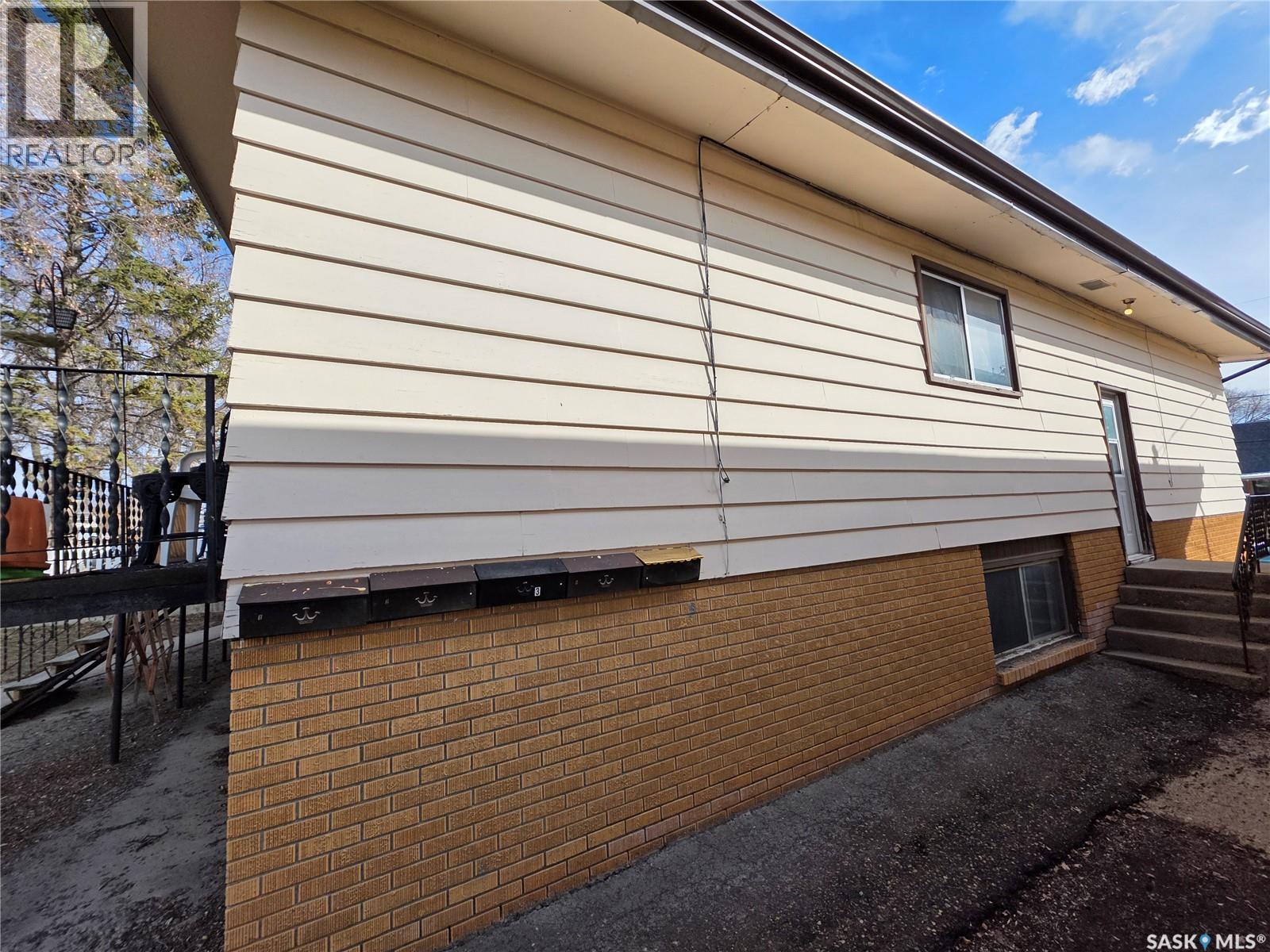459 6Th Avenue Nw, Swift Current, SK - Outdoor With Exterior