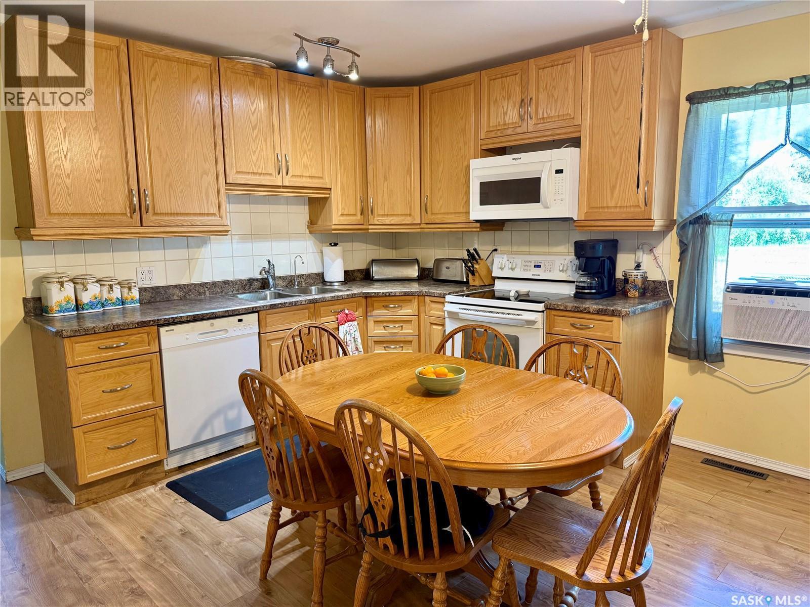 315 3Rd Avenue W, Debden, SK - Indoor