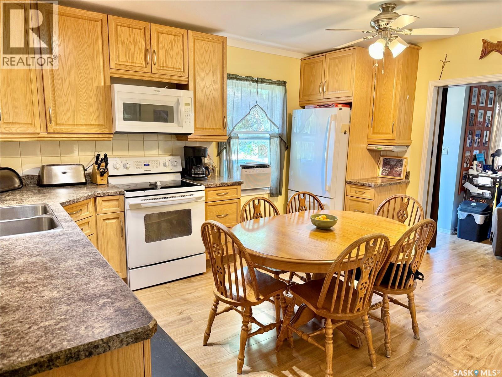 315 3Rd Avenue W, Debden, SK - Indoor