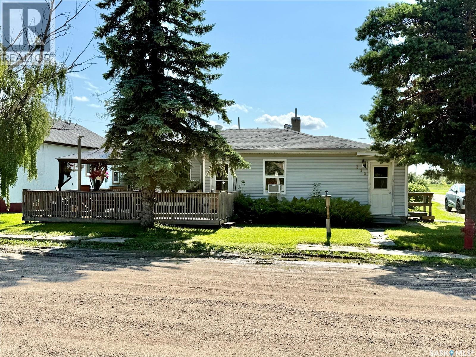 315 3Rd Avenue W, Debden, SK - Outdoor