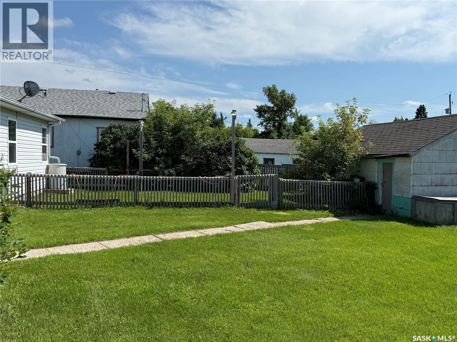 315 3Rd Avenue W, Debden, SK - Outdoor