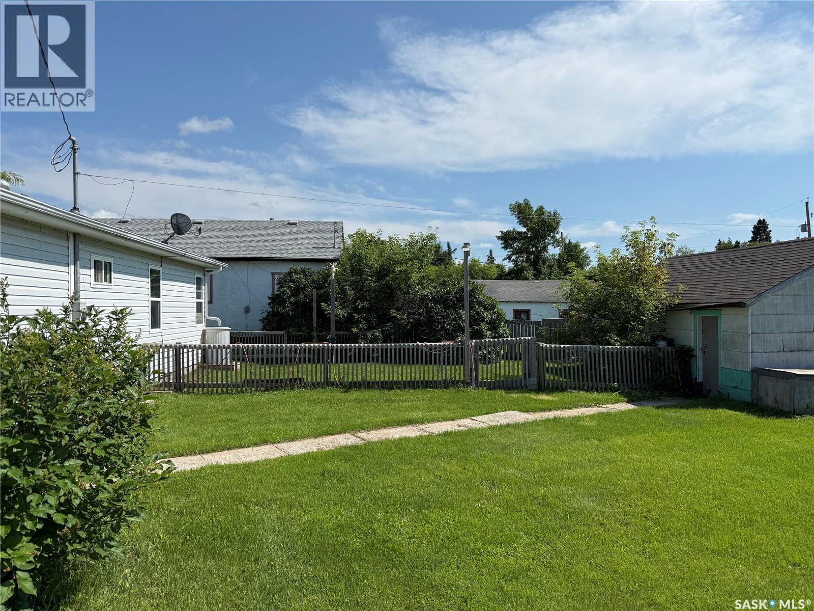 315 3Rd Avenue W, Debden, SK - Outdoor