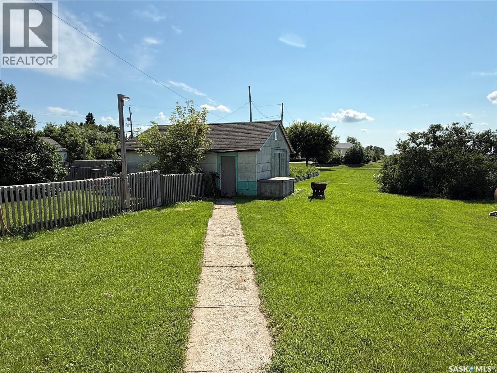 315 3Rd Avenue W, Debden, SK - Outdoor