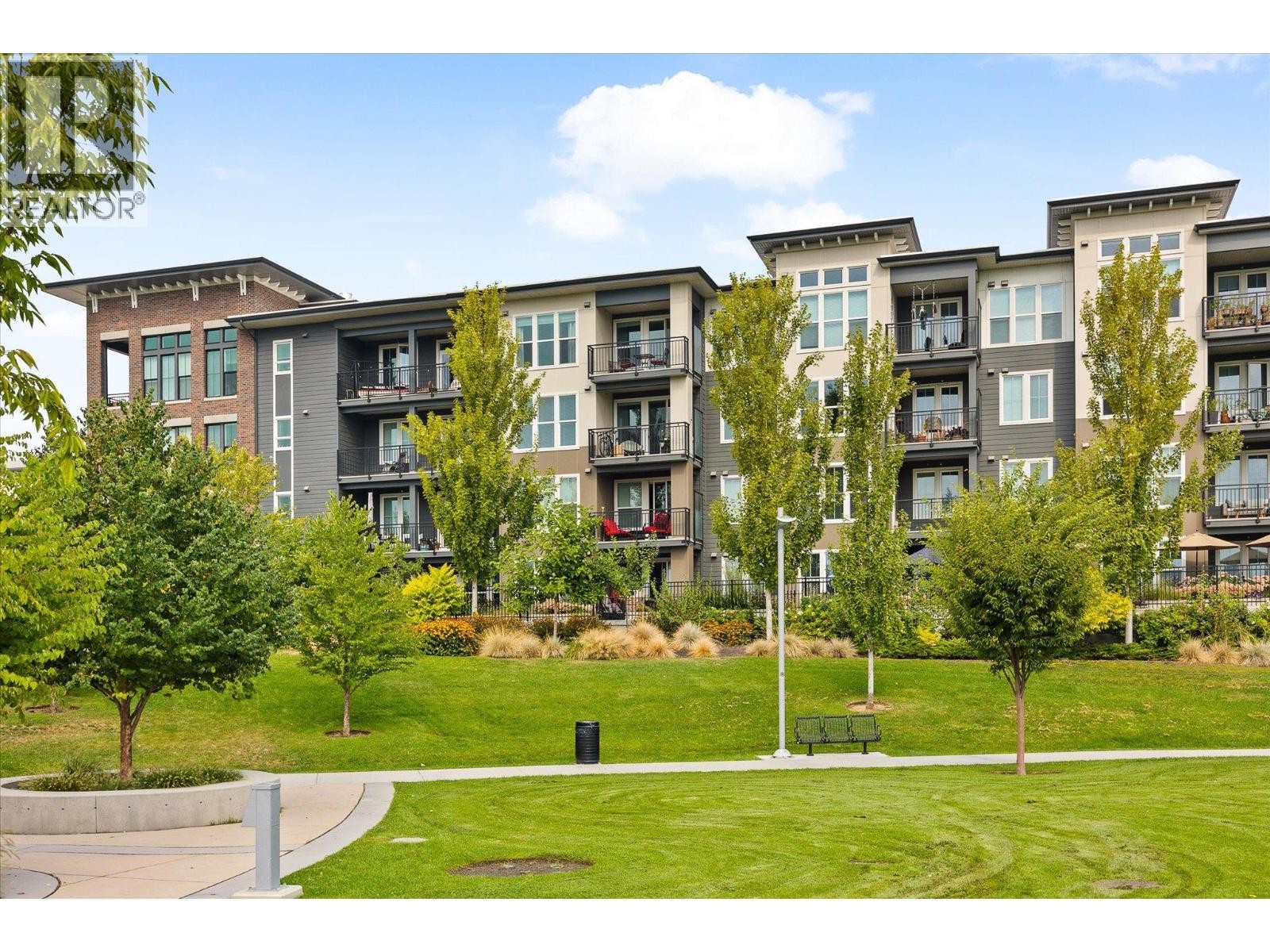 Penthouse #6 has a spacious apartment entryway (virtually staged) - 1775 Chapman Place Unit# Ph06, Kelowna, BC