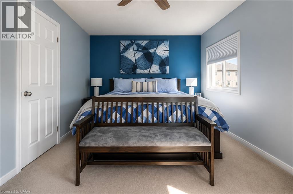 Carpeted bedroom with a single window, white trim, and a ceiling fan - 750 Lawrence Street Unit# 86, Cambridge, ON - Indoor Photo Showing Bedroom