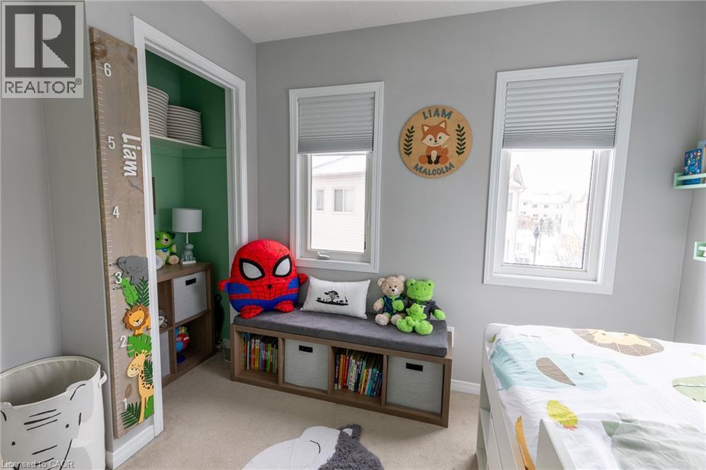 Recessed closet with integrated shelving, two windows, and a built-in storage bench - 750 Lawrence Street Unit# 86, Cambridge, ON - Indoor Photo Showing Bedroom