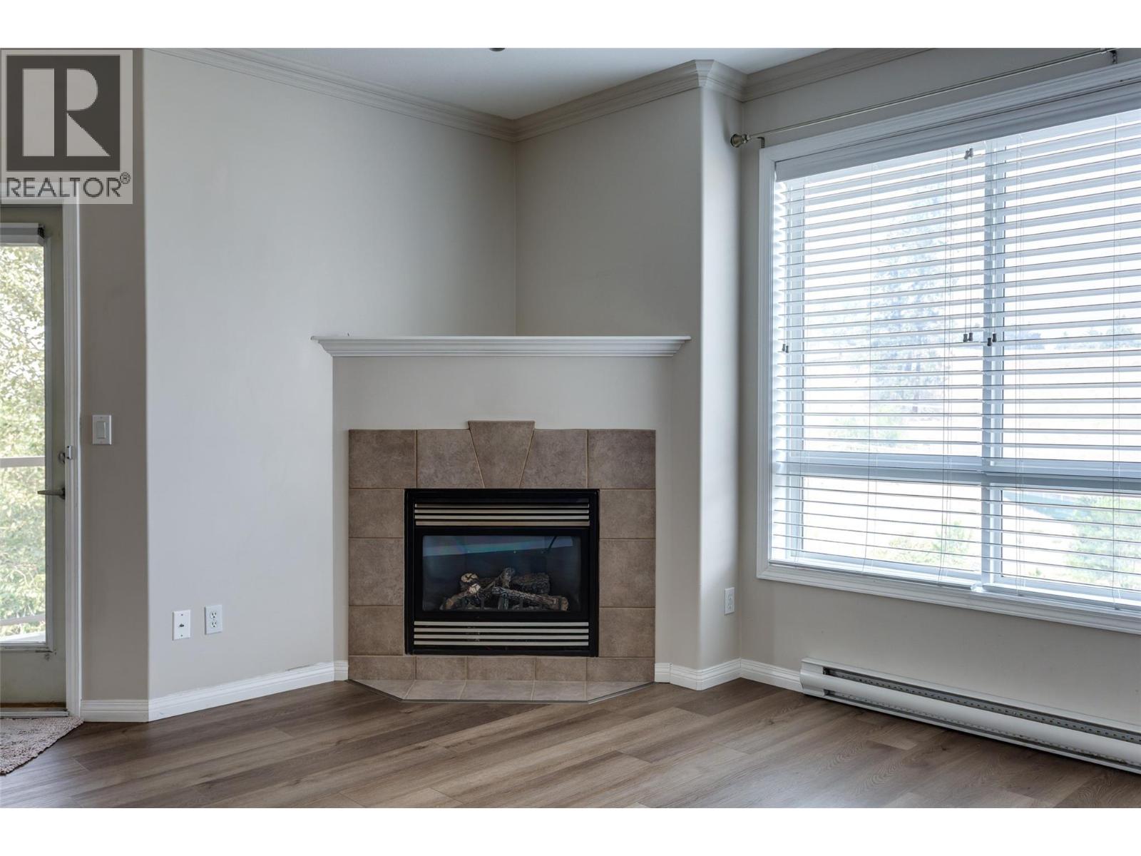 1962 Enterprise Way Unit# 401, Kelowna, BC - Indoor Photo Showing Living Room With Fireplace