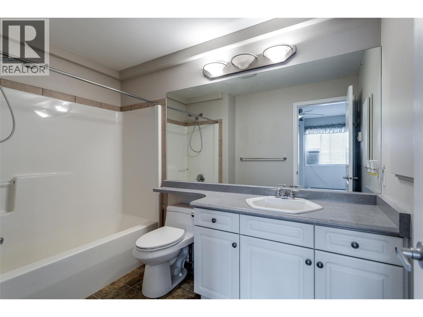 1962 Enterprise Way Unit# 401, Kelowna, BC - Indoor Photo Showing Bathroom