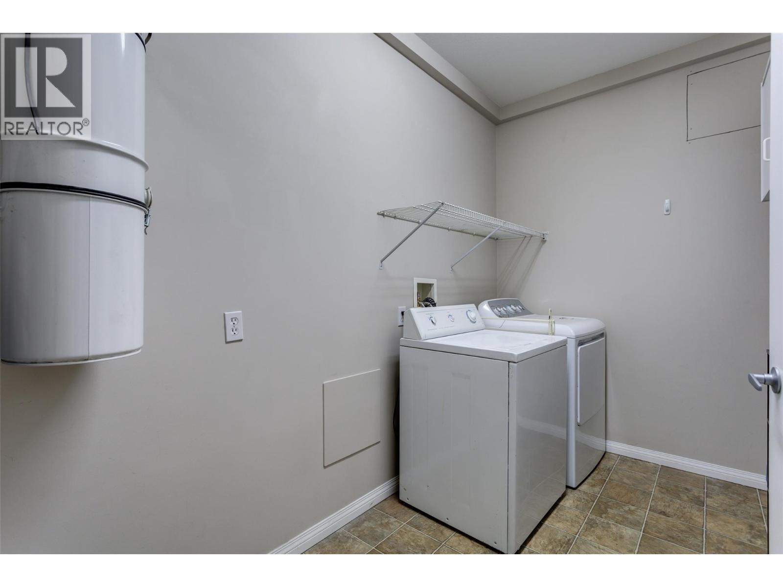 1962 Enterprise Way Unit# 401, Kelowna, BC - Indoor Photo Showing Laundry Room