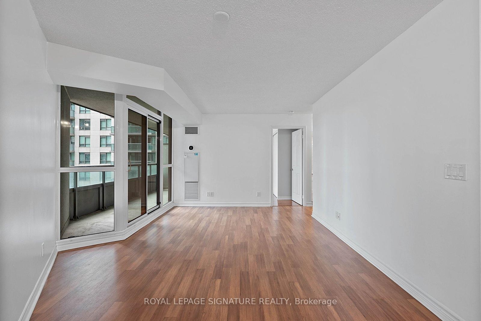 801-19 Grand Trunk Crescent, Toronto, ON - Indoor Photo Showing Other Room
