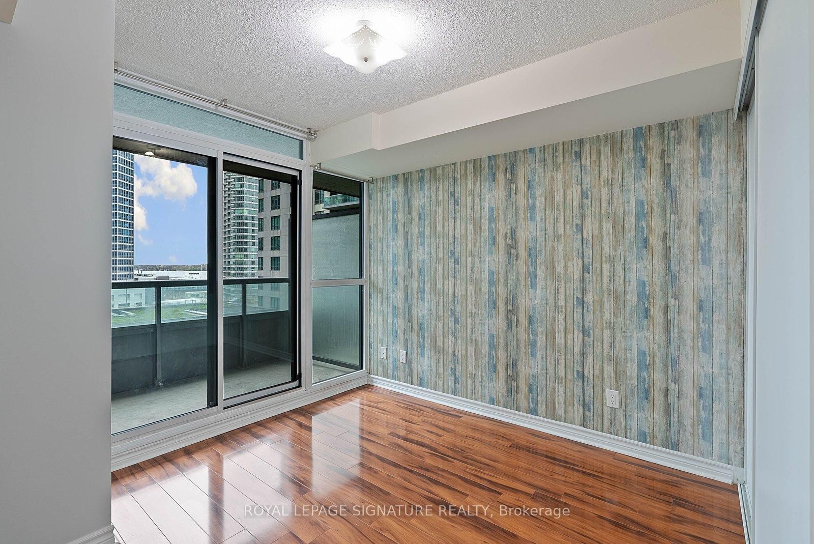 801-19 Grand Trunk Crescent, Toronto, ON - Indoor Photo Showing Other Room
