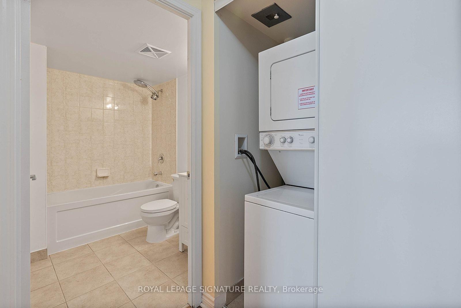 801-19 Grand Trunk Crescent, Toronto, ON - Indoor Photo Showing Laundry Room