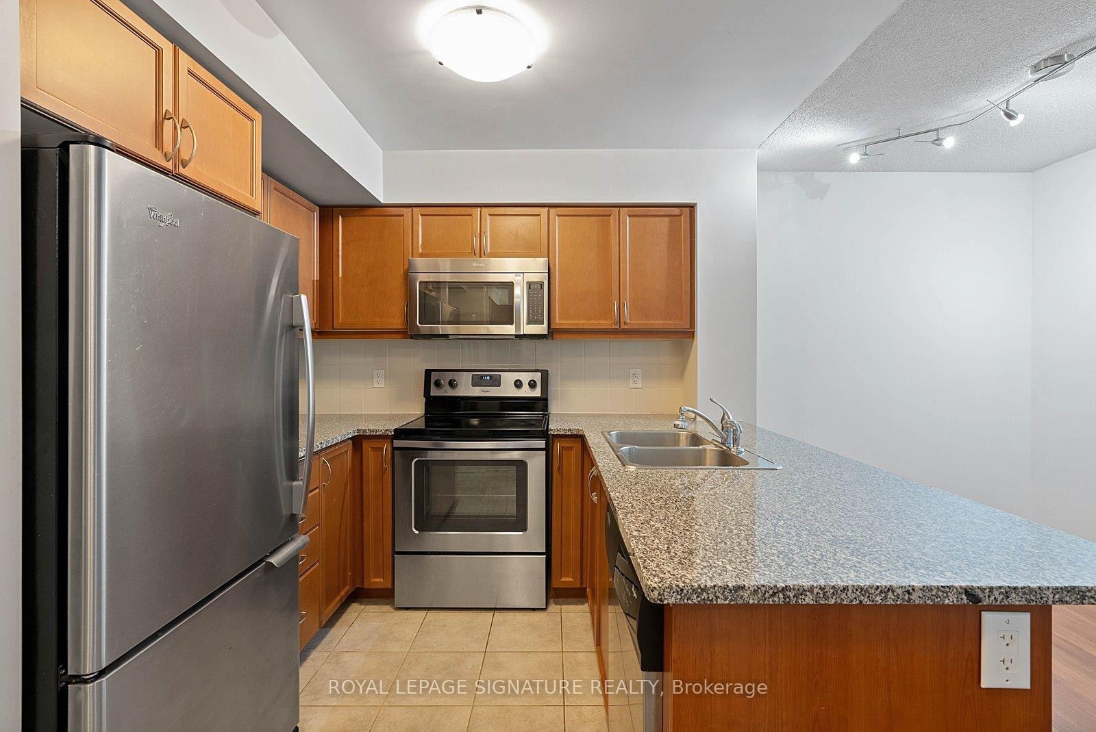 801-19 Grand Trunk Crescent, Toronto, ON - Indoor Photo Showing Kitchen With Double Sink