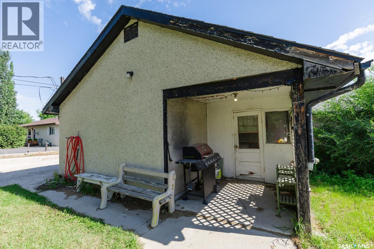 315 Atlantic Avenue, Kerrobert, SK - Outdoor