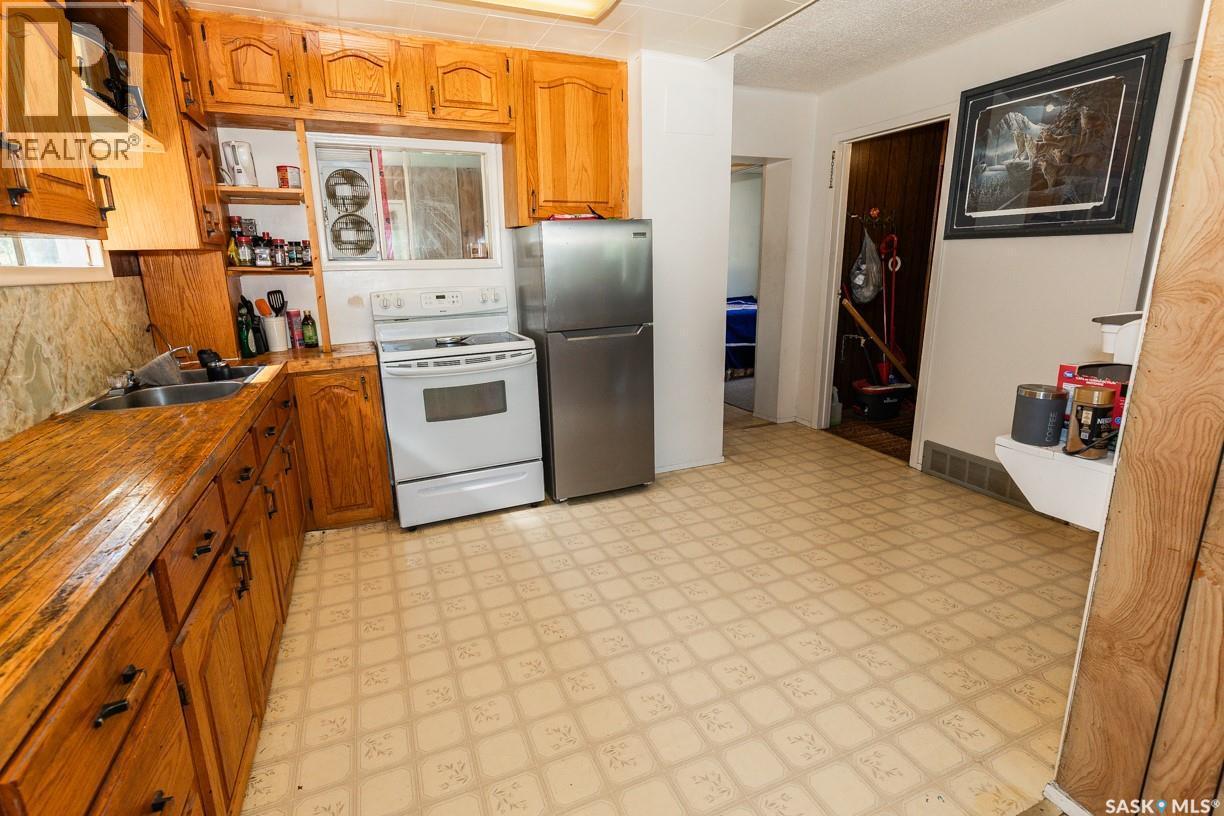 315 Atlantic Avenue, Kerrobert, SK - Indoor Photo Showing Kitchen