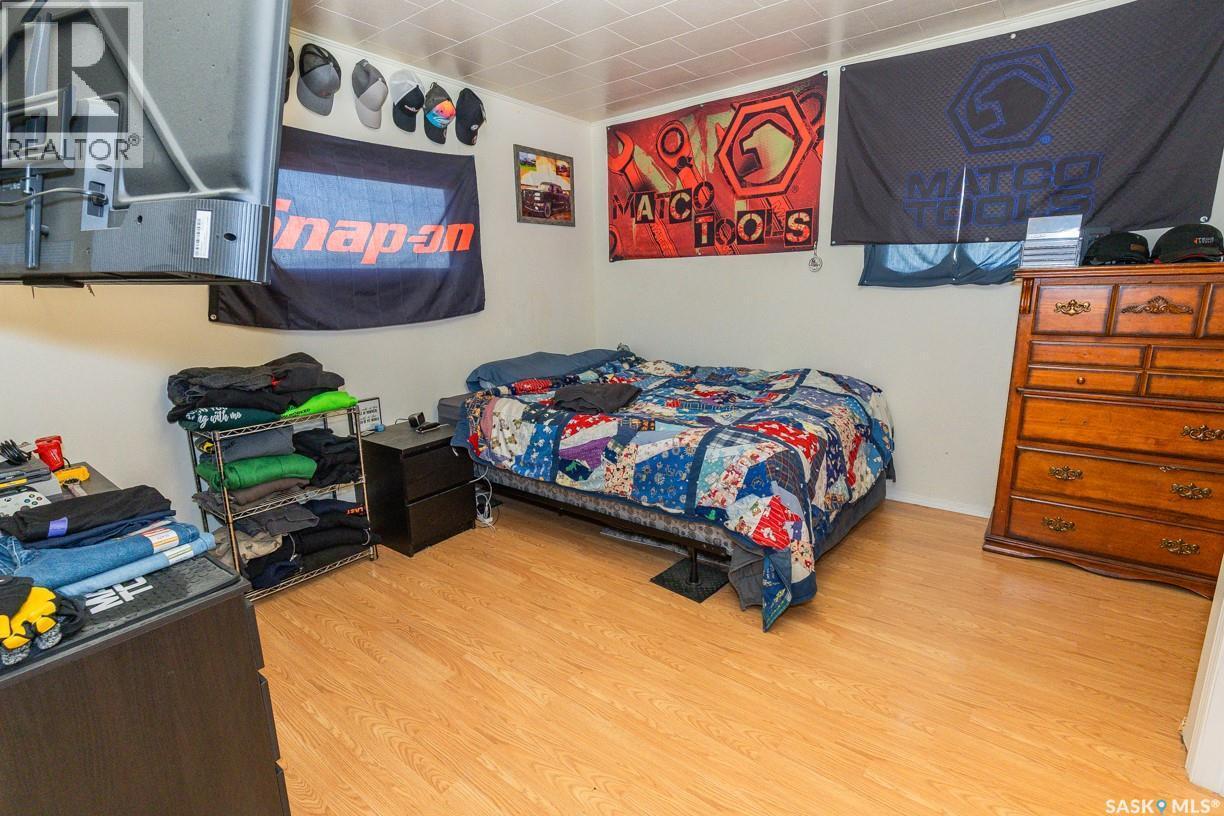 315 Atlantic Avenue, Kerrobert, SK - Indoor Photo Showing Bedroom