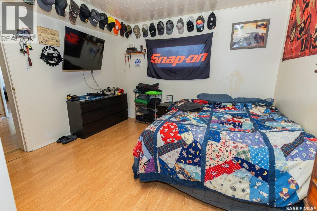 315 Atlantic Avenue, Kerrobert, SK - Indoor Photo Showing Bedroom