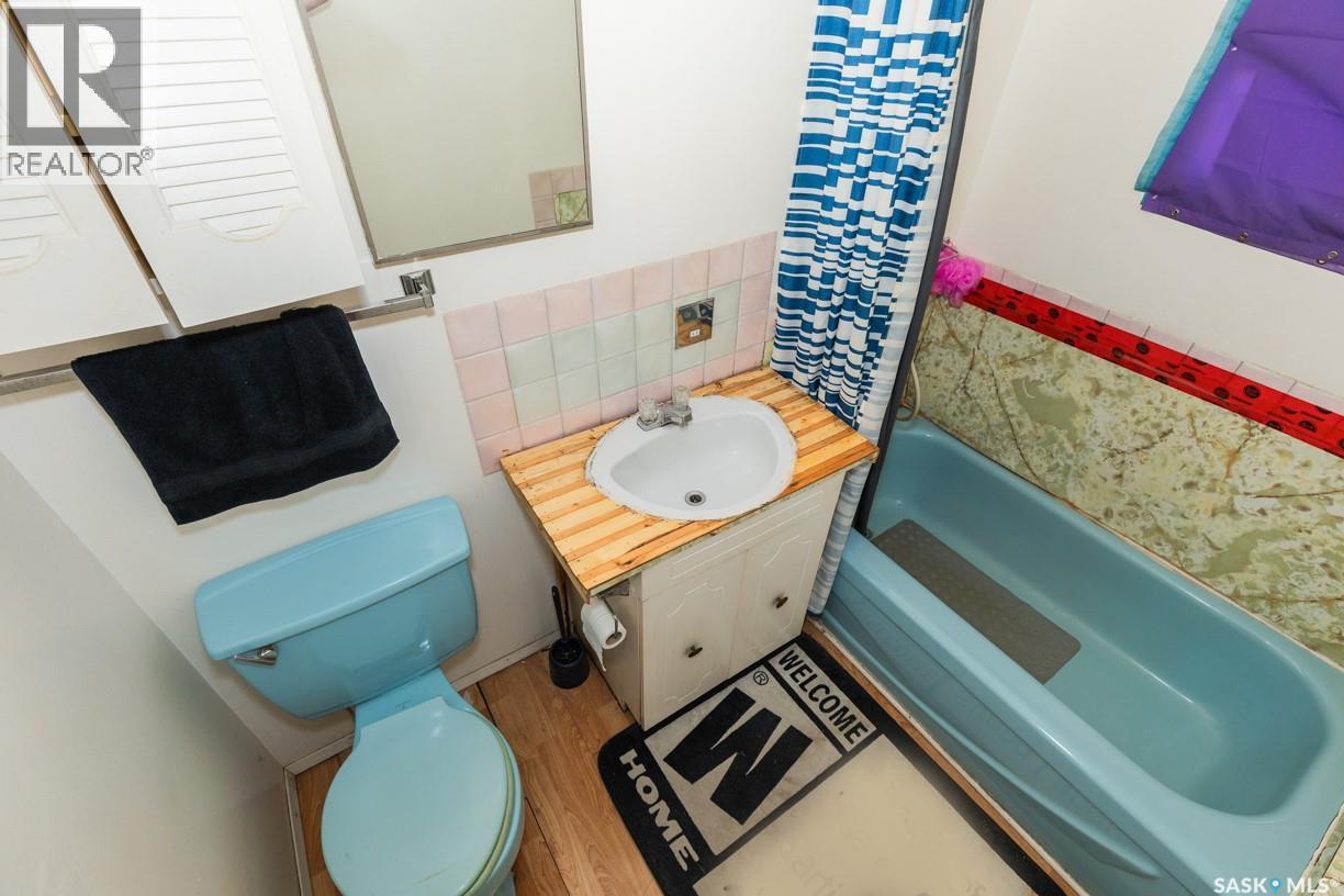 315 Atlantic Avenue, Kerrobert, SK - Indoor Photo Showing Bathroom