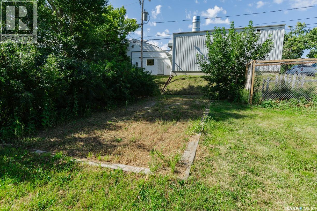 315 Atlantic Avenue, Kerrobert, SK - Outdoor