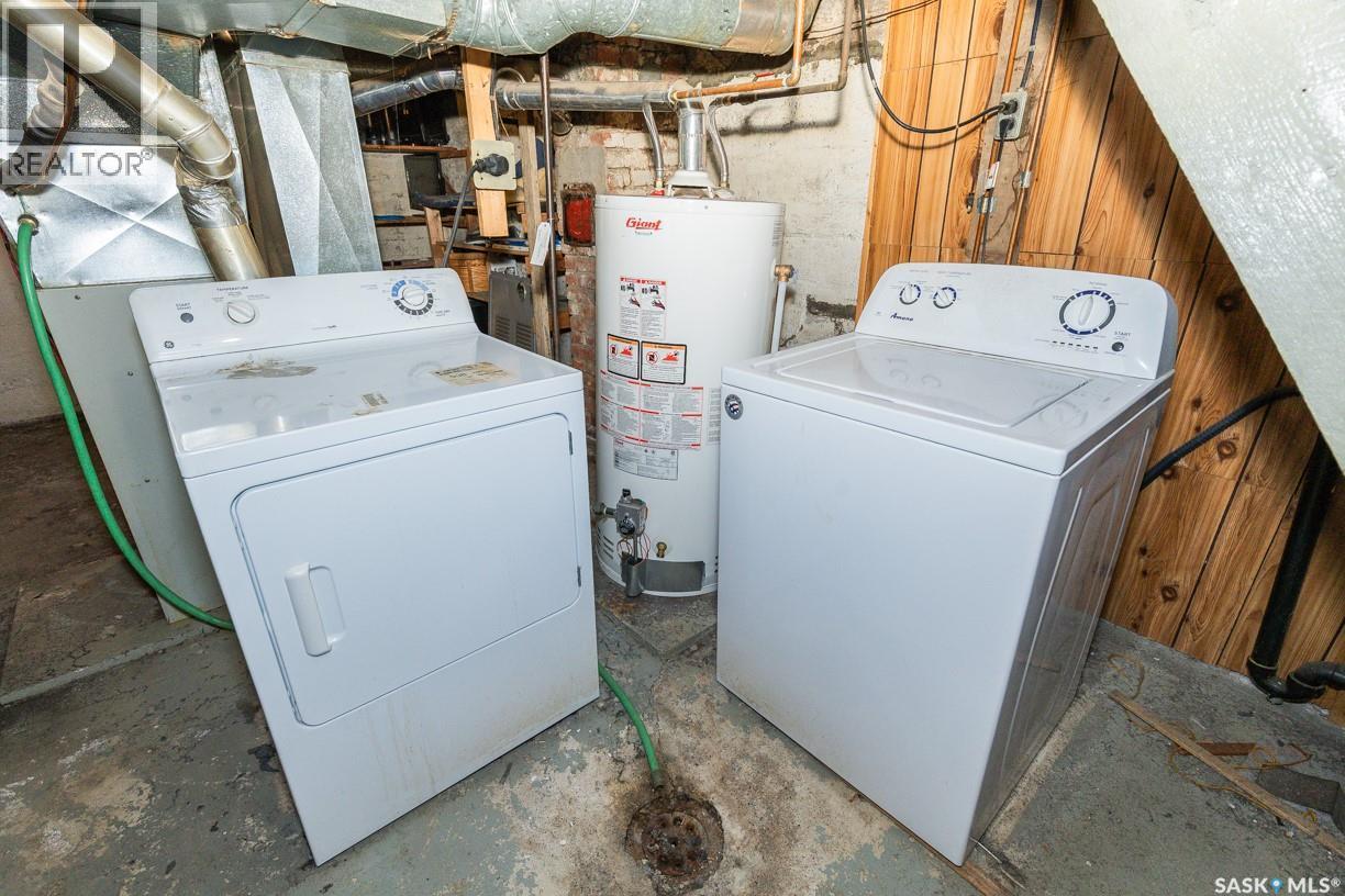 315 Atlantic Avenue, Kerrobert, SK - Indoor Photo Showing Laundry Room