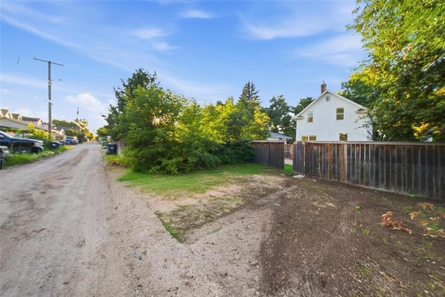 324 Yale Ave, Winnipeg, MB - Outdoor With Backyard