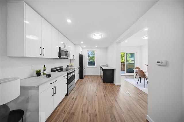 324 Yale Ave, Winnipeg, MB - Indoor Photo Showing Kitchen