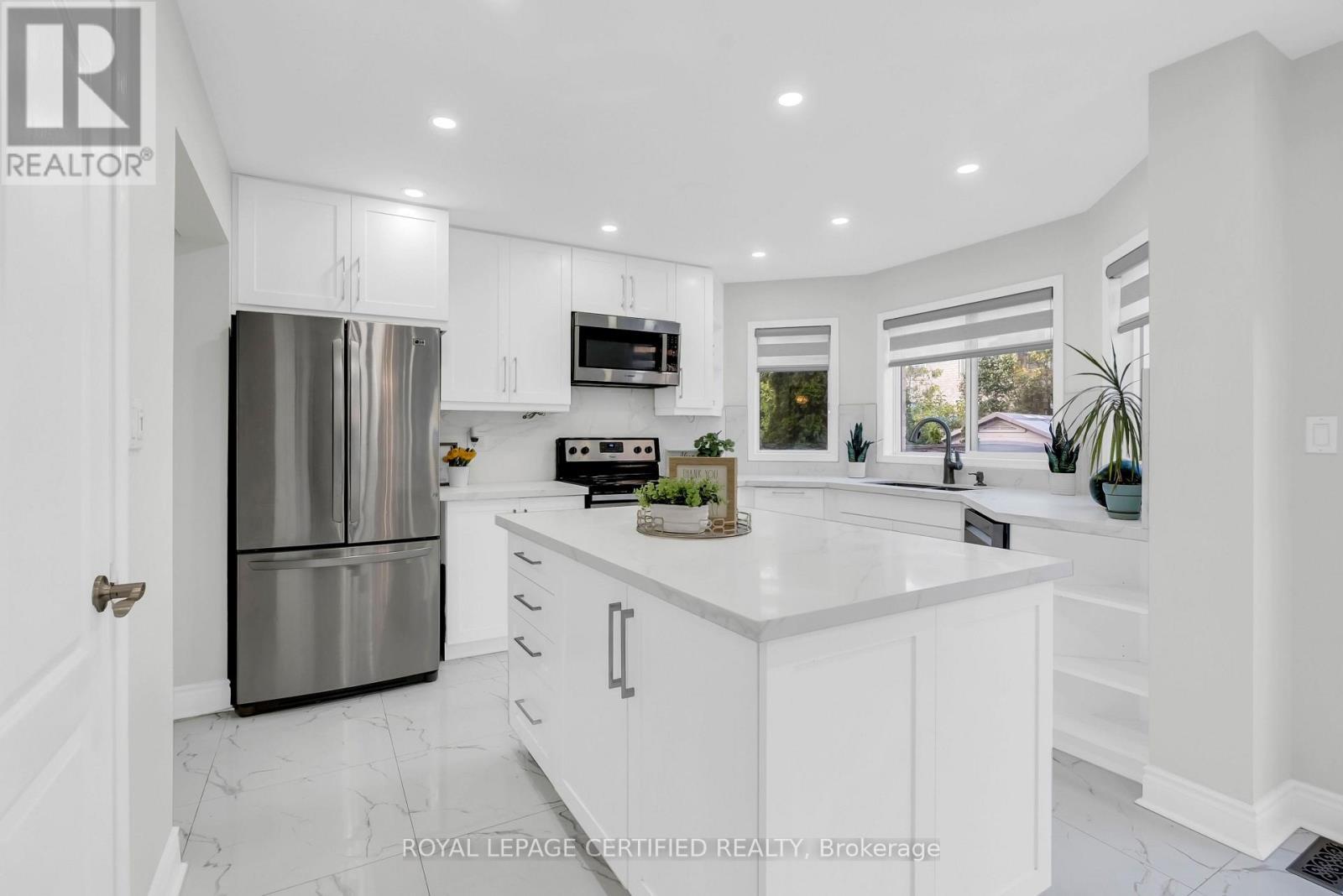 729 Turrell Crescent, Milton, ON - Indoor Photo Showing Kitchen
