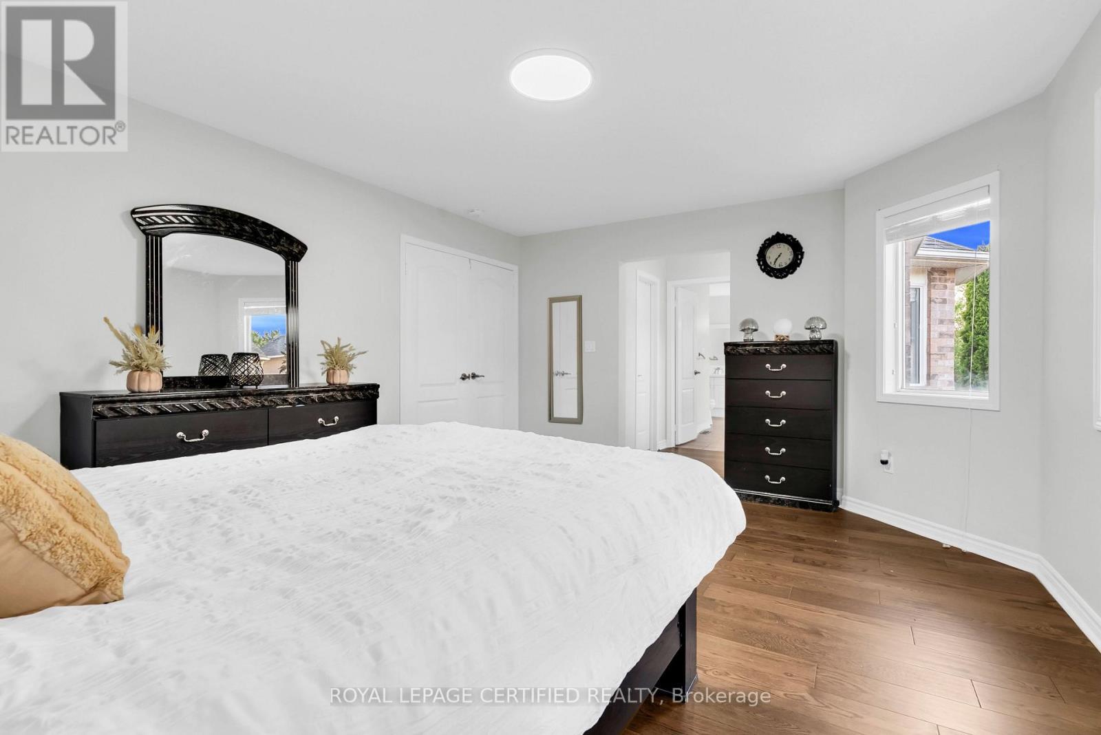 729 Turrell Crescent, Milton, ON - Indoor Photo Showing Bedroom
