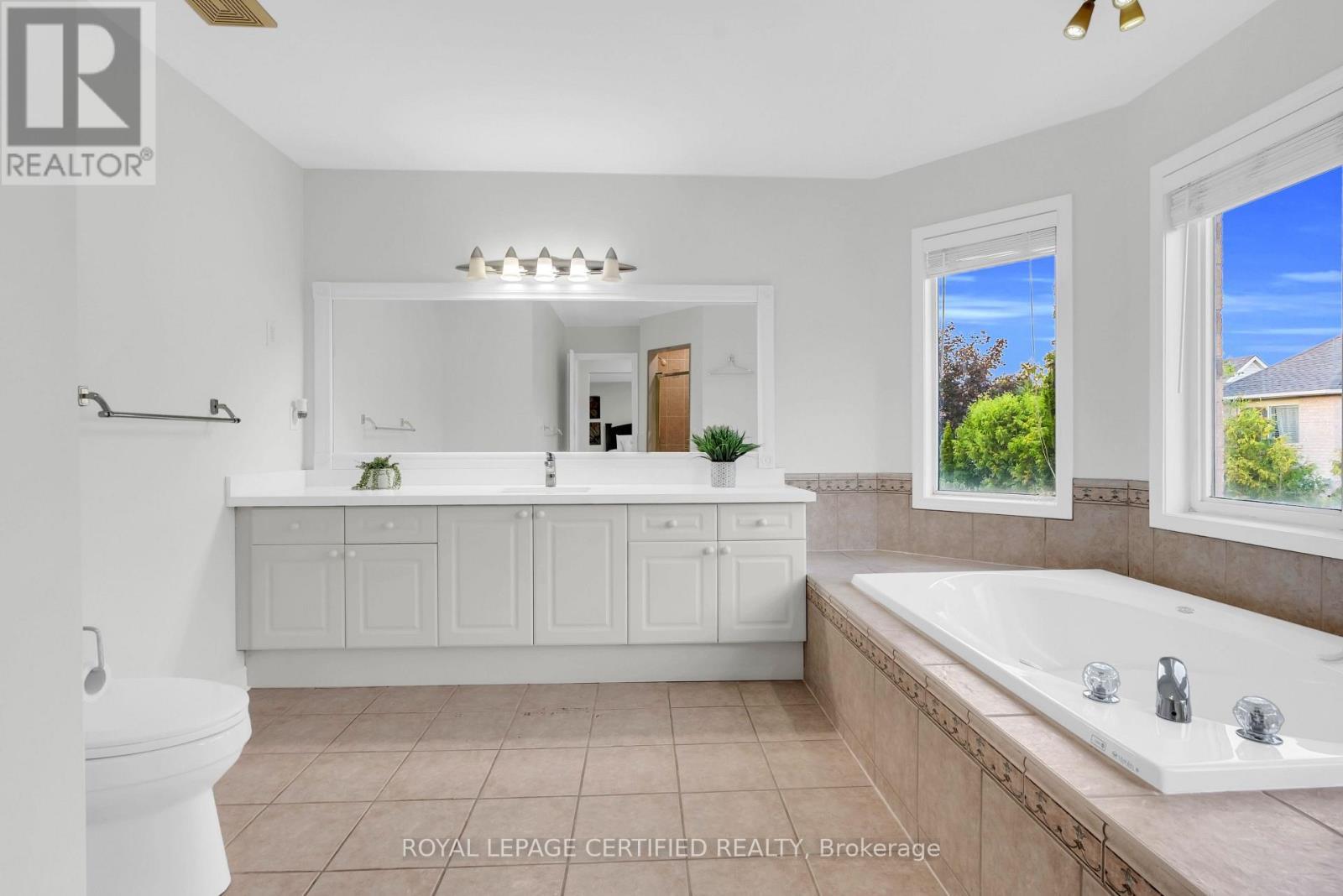 729 Turrell Crescent, Milton, ON - Indoor Photo Showing Bathroom