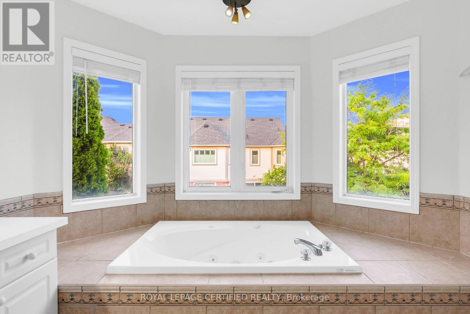 729 Turrell Crescent, Milton, ON - Indoor Photo Showing Bathroom