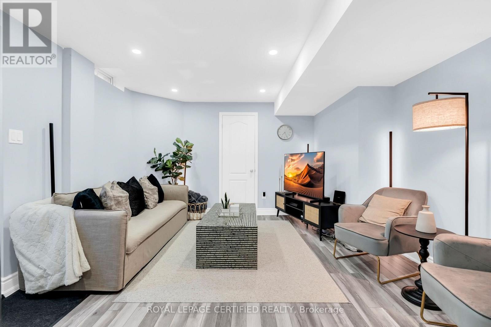 729 Turrell Crescent, Milton, ON - Indoor Photo Showing Living Room