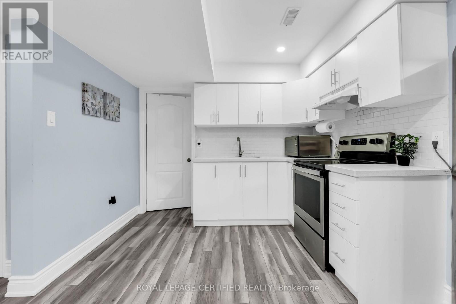 729 Turrell Crescent, Milton, ON - Indoor Photo Showing Kitchen