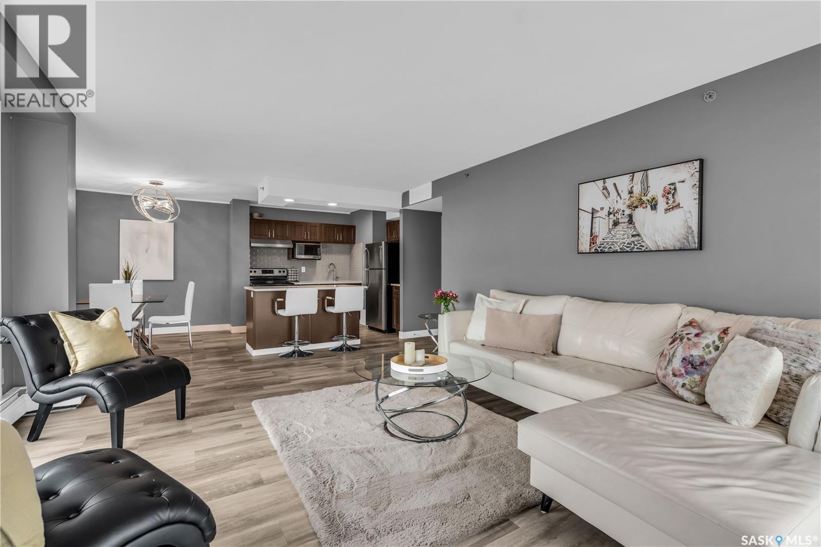 1606 320 5Th Avenue N, Saskatoon, SK - Indoor Photo Showing Living Room