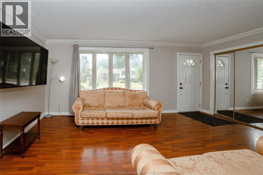 39 Patricia Street, St. Thomas, ON - Indoor Photo Showing Living Room