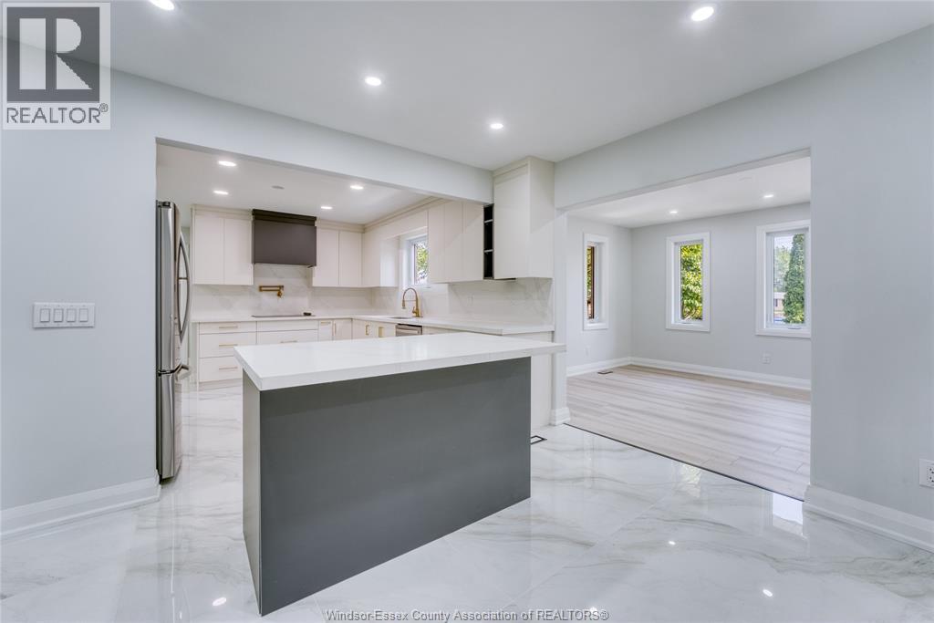 2350 Docherty Drive, Tecumseh, ON - Indoor Photo Showing Kitchen