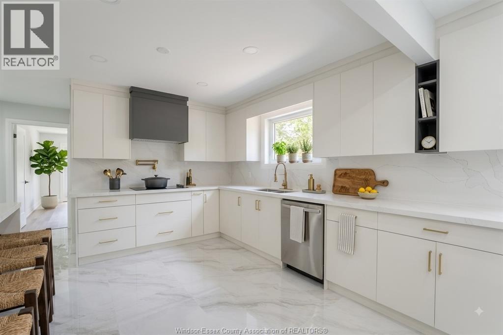 2350 Docherty Drive, Tecumseh, ON - Indoor Photo Showing Kitchen