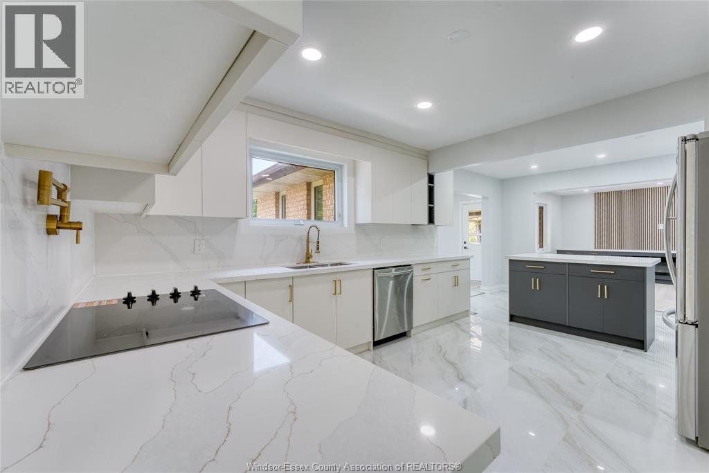 2350 Docherty Drive, Tecumseh, ON - Indoor Photo Showing Kitchen