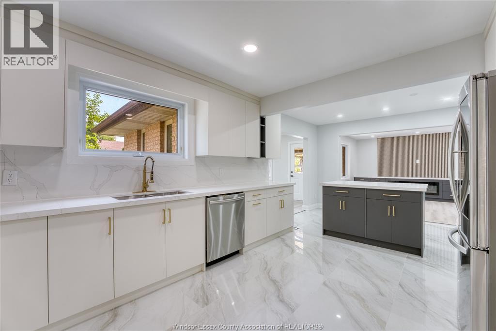 2350 Docherty Drive, Tecumseh, ON - Indoor Photo Showing Kitchen With Double Sink
