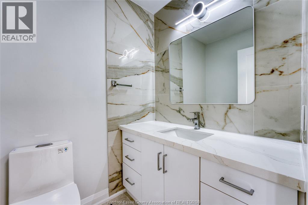 2350 Docherty Drive, Tecumseh, ON - Indoor Photo Showing Bathroom