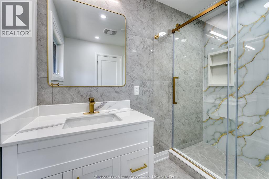 2350 Docherty Drive, Tecumseh, ON - Indoor Photo Showing Bathroom