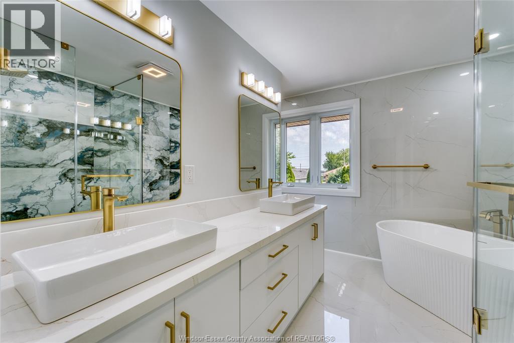 2350 Docherty Drive, Tecumseh, ON - Indoor Photo Showing Bathroom