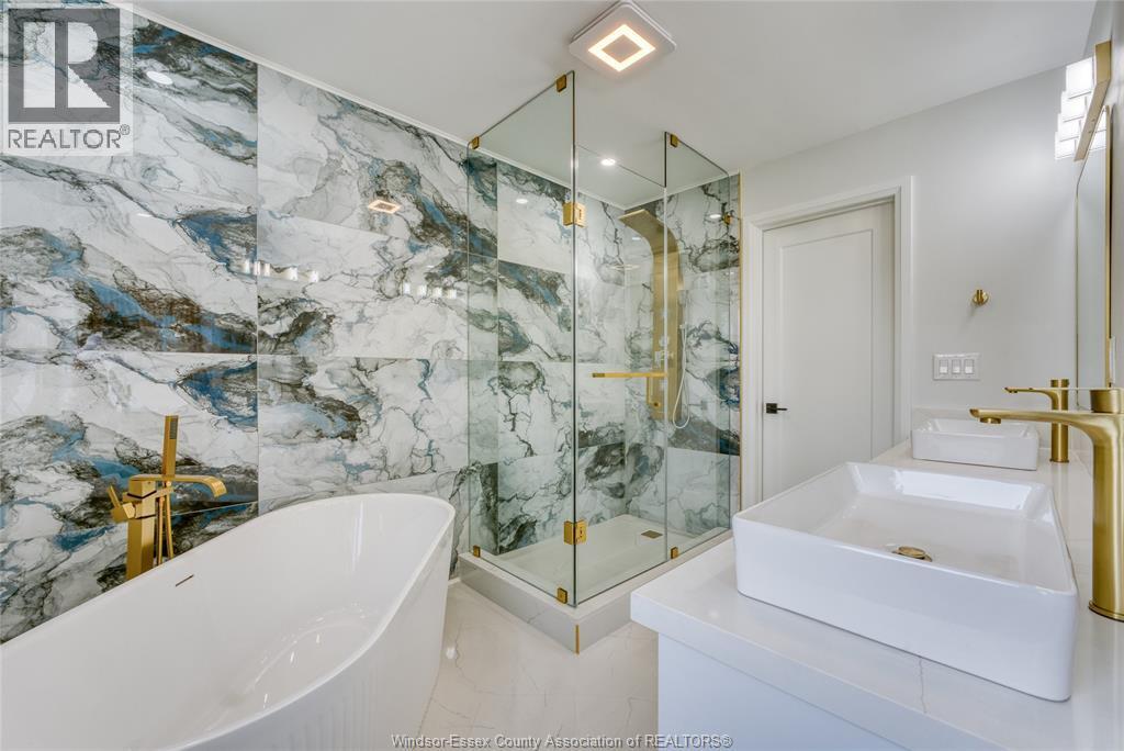 2350 Docherty Drive, Tecumseh, ON - Indoor Photo Showing Bathroom