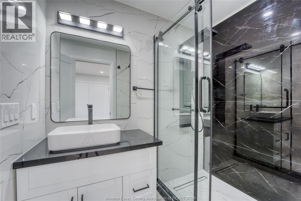 2350 Docherty Drive, Tecumseh, ON - Indoor Photo Showing Bathroom