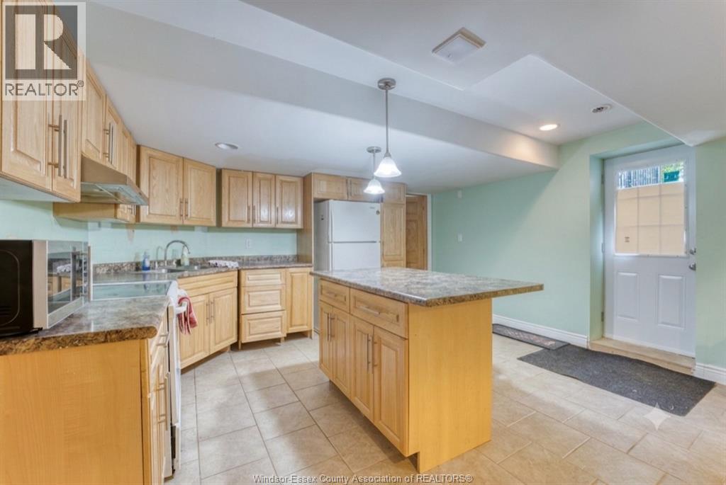 2350 Docherty Drive, Tecumseh, ON - Indoor Photo Showing Kitchen