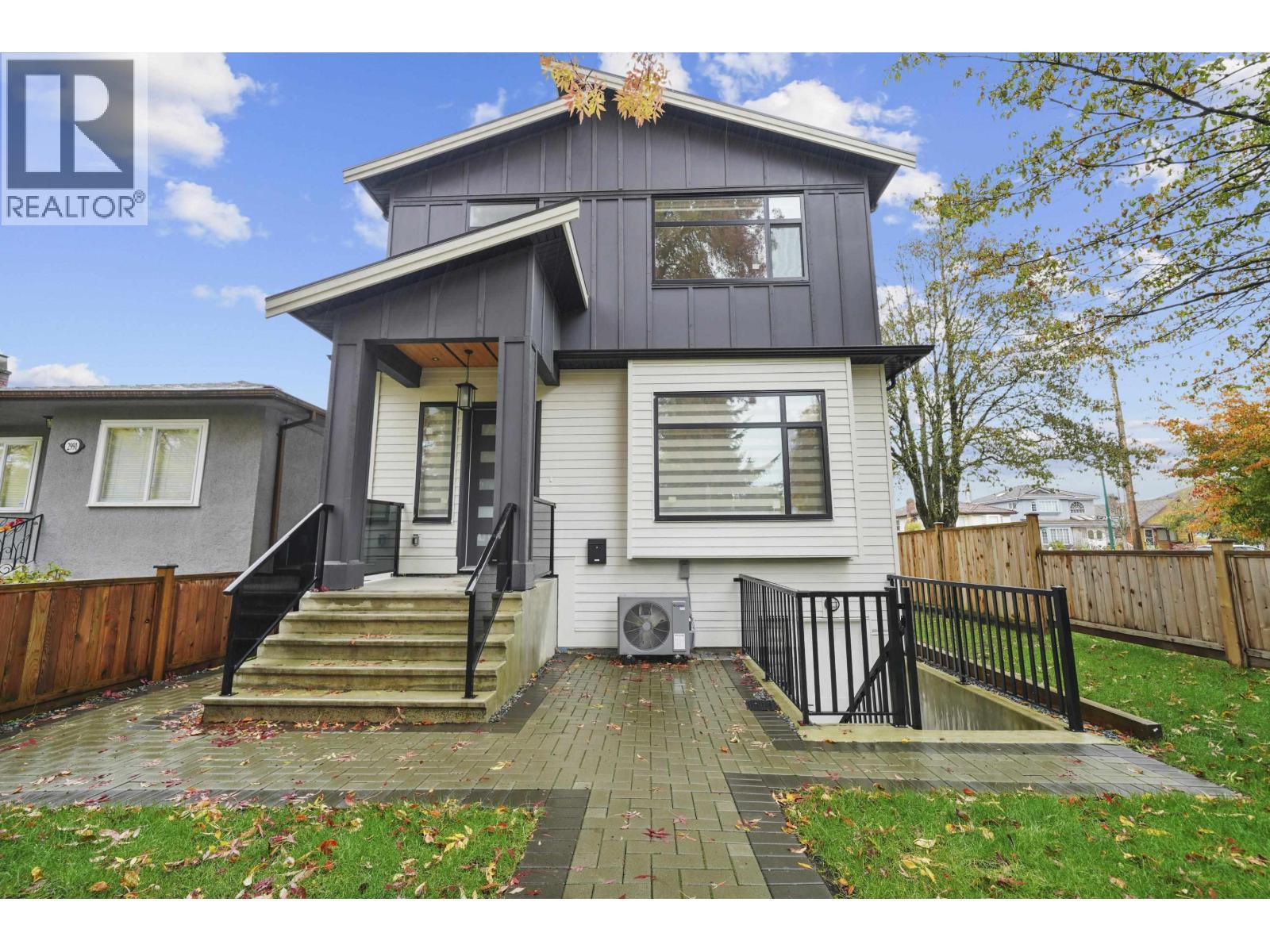 2995 E 17Th Avenue, Vancouver, BC - Outdoor