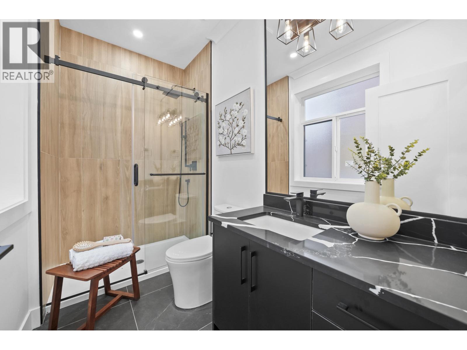 2995 E 17Th Avenue, Vancouver, BC - Indoor Photo Showing Bathroom