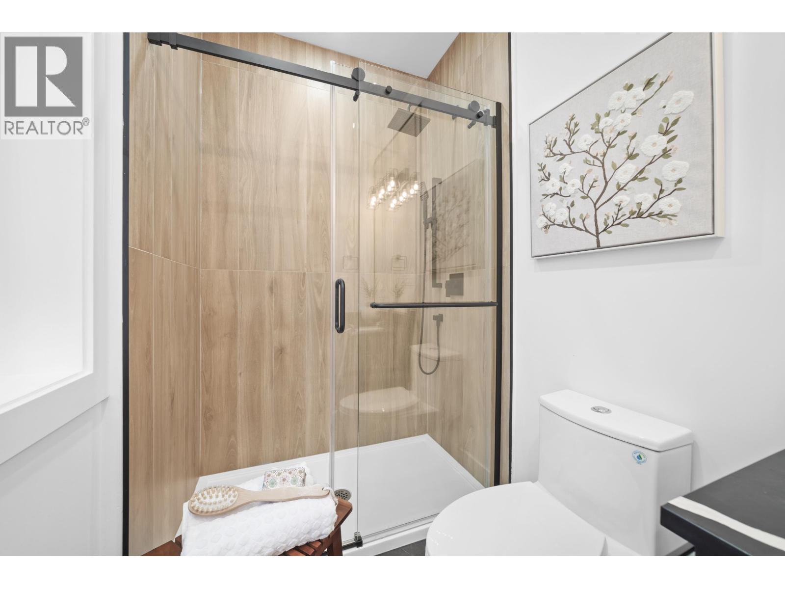 2995 E 17Th Avenue, Vancouver, BC - Indoor Photo Showing Bathroom