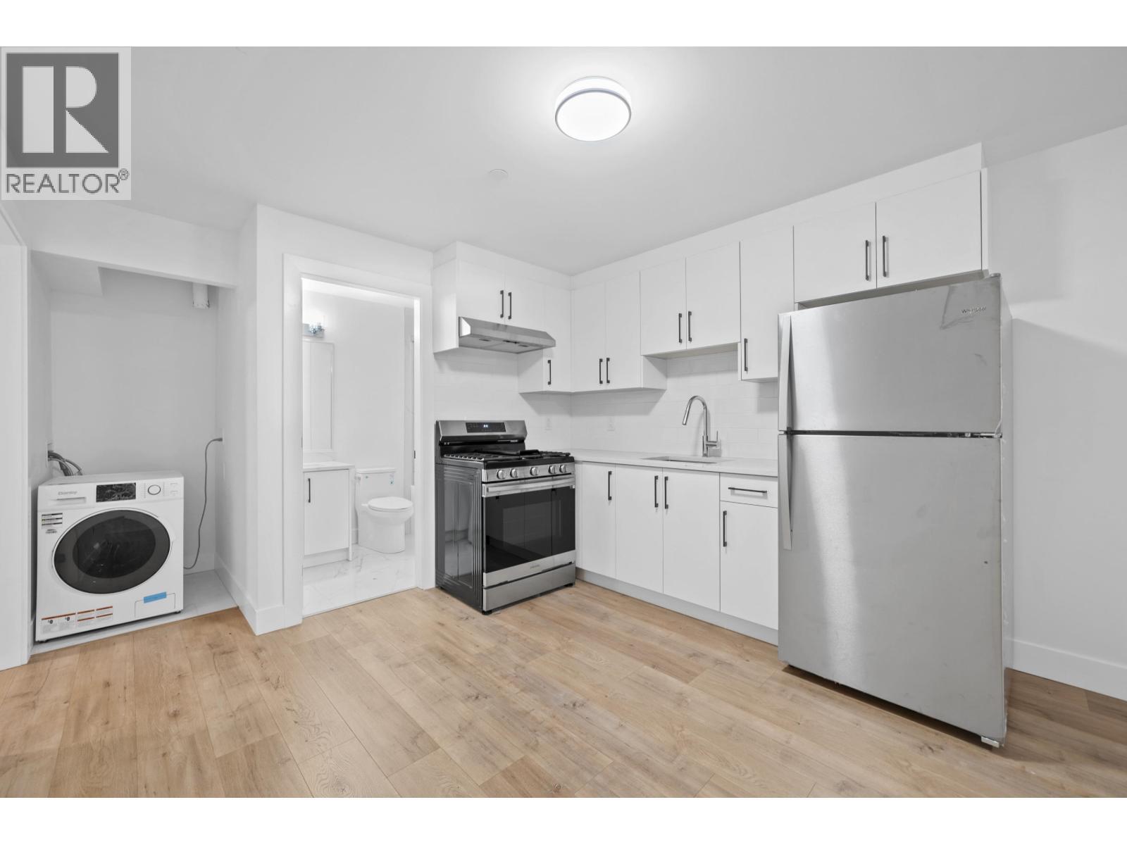 2995 E 17Th Avenue, Vancouver, BC - Indoor Photo Showing Kitchen