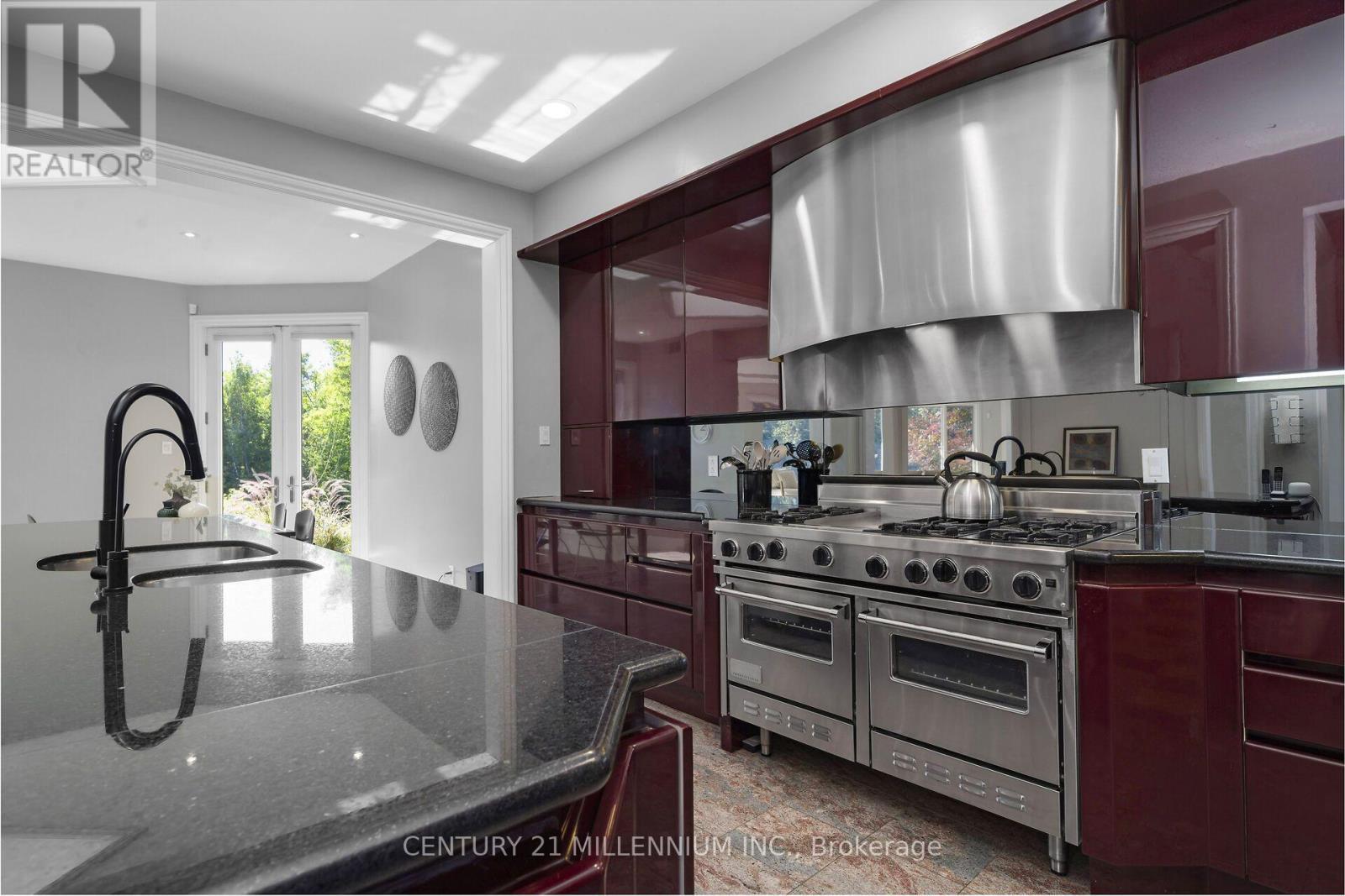 Gas Double Oven - 9135 Sideroad 24 Side Road, Erin, ON - Indoor Photo Showing Kitchen With Upgraded Kitchen